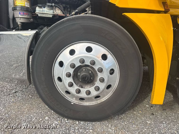 image for item EC3561 2021 Freightliner Cascadia 126 semi truck