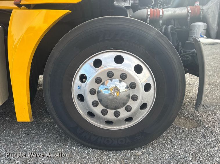 image for item EC3561 2021 Freightliner Cascadia 126 semi truck