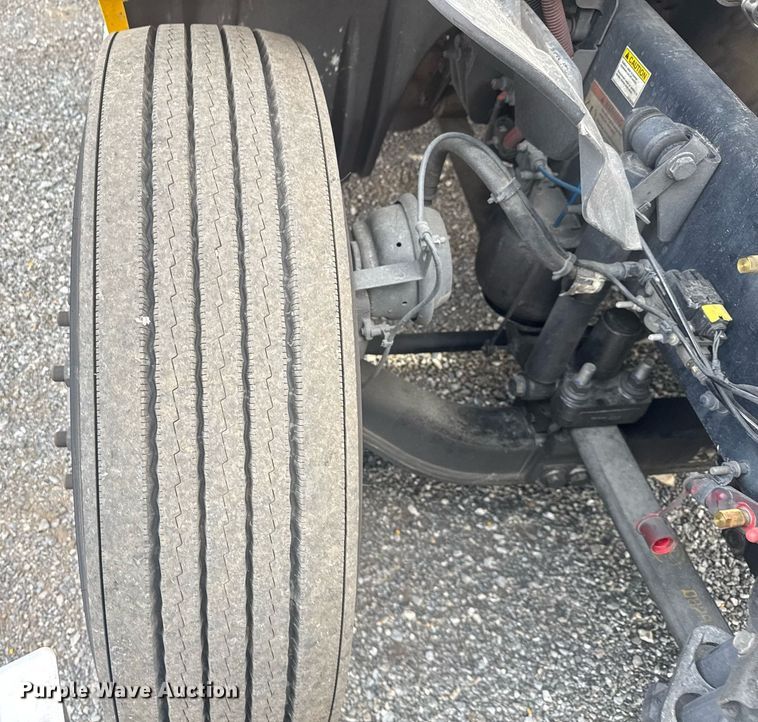 image for item EC3561 2021 Freightliner Cascadia 126 semi truck