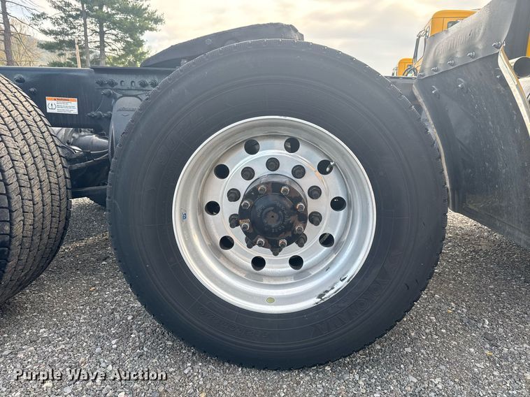 image for item EC3561 2021 Freightliner Cascadia 126 semi truck