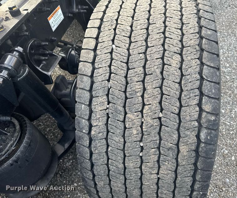 image for item EC3561 2021 Freightliner Cascadia 126 semi truck