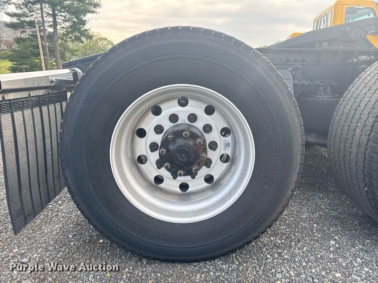 image for item EC3561 2021 Freightliner Cascadia 126 semi truck