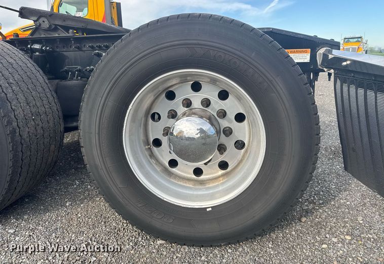 image for item EC3561 2021 Freightliner Cascadia 126 semi truck