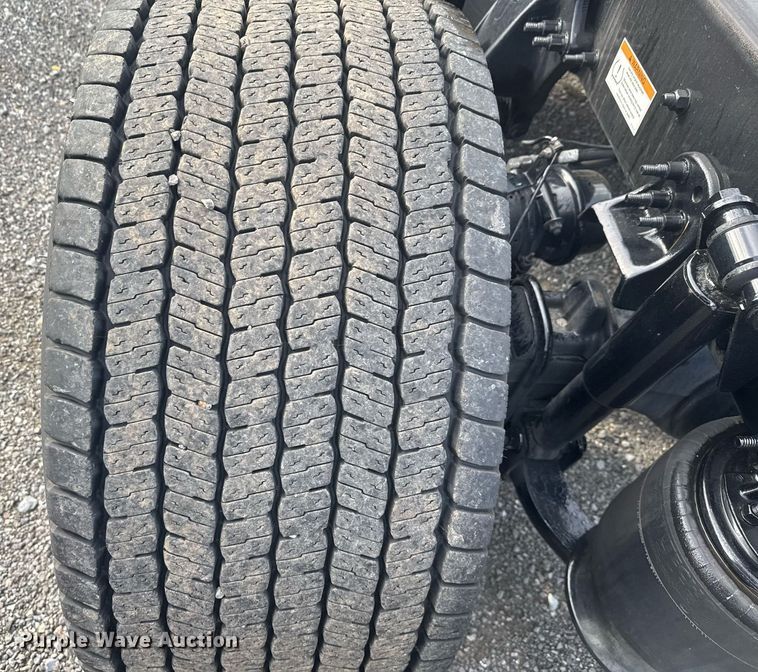 image for item EC3561 2021 Freightliner Cascadia 126 semi truck