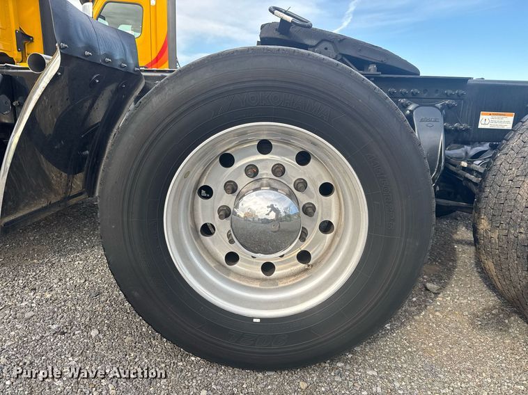 image for item EC3561 2021 Freightliner Cascadia 126 semi truck