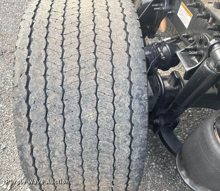 image for item EC3561 2021 Freightliner Cascadia 126 semi truck