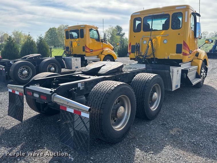 image for item EC3562 2022 Kenworth T680 semi truck