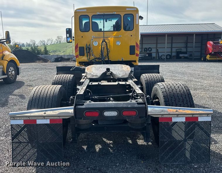 image for item EC3562 2022 Kenworth T680 semi truck