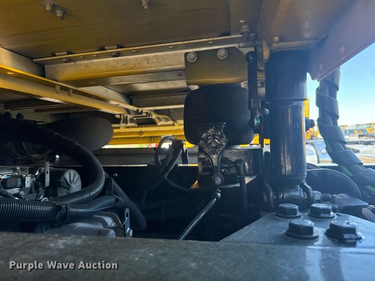 image for item EC3562 2022 Kenworth T680 semi truck