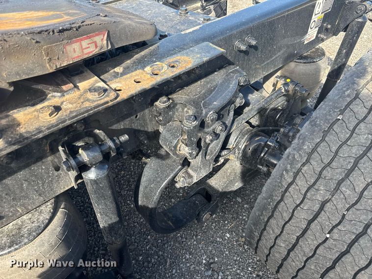 image for item EC3562 2022 Kenworth T680 semi truck