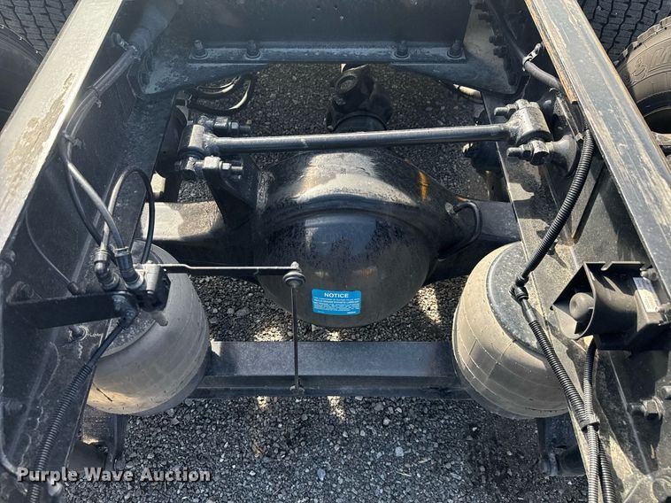 image for item EC3562 2022 Kenworth T680 semi truck