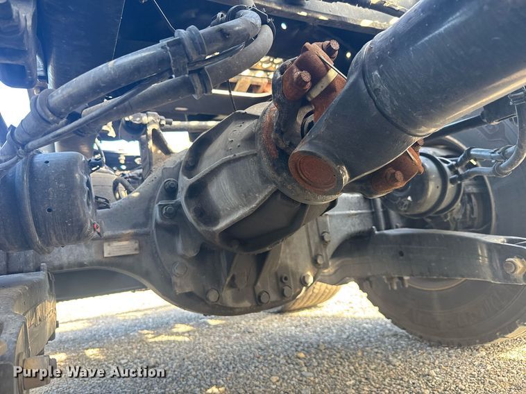 image for item EC3562 2022 Kenworth T680 semi truck