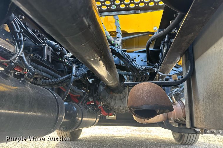 image for item EC3562 2022 Kenworth T680 semi truck