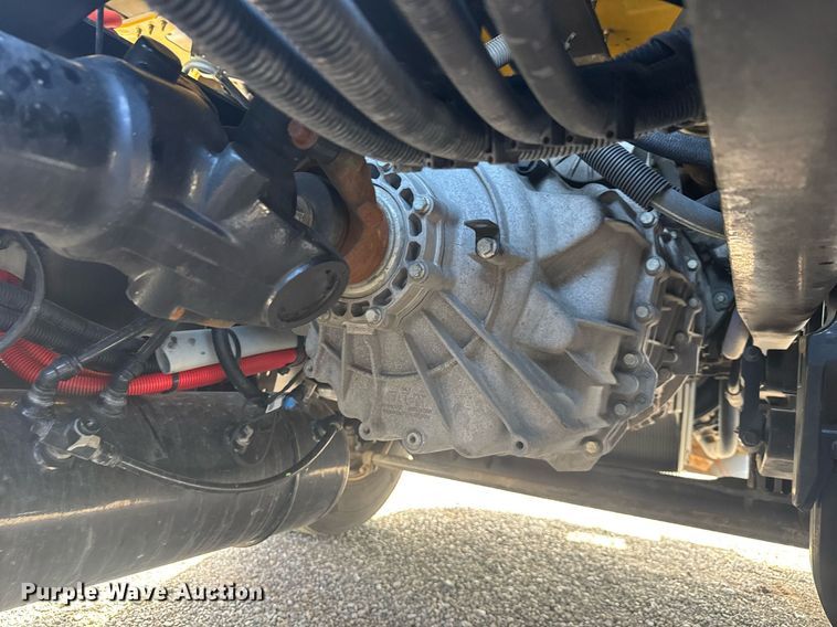 image for item EC3562 2022 Kenworth T680 semi truck