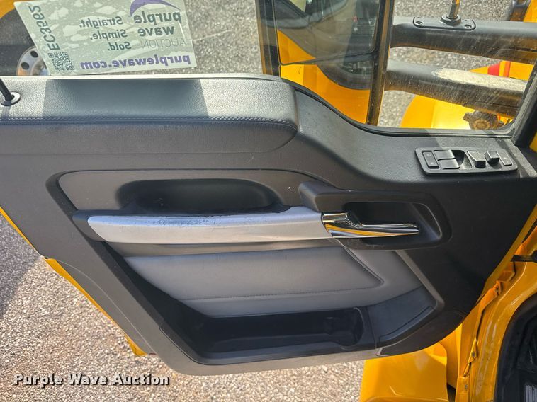 image for item EC3562 2022 Kenworth T680 semi truck