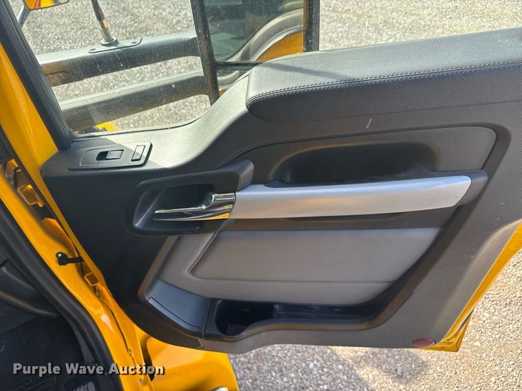 image for item EC3562 2022 Kenworth T680 semi truck