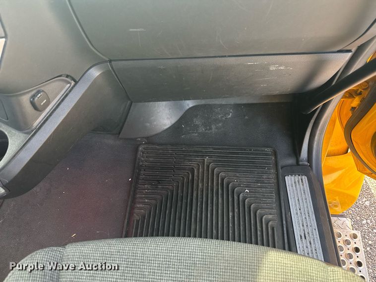 image for item EC3562 2022 Kenworth T680 semi truck