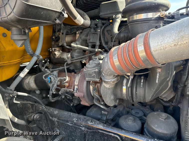 image for item EC3562 2022 Kenworth T680 semi truck