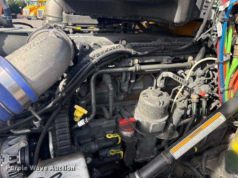 image for item EC3562 2022 Kenworth T680 semi truck