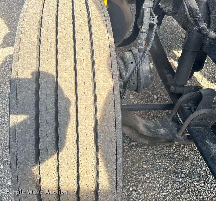 image for item EC3562 2022 Kenworth T680 semi truck