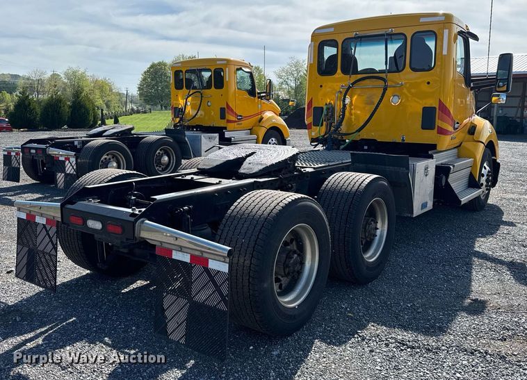 image for item EC3563 2022 Kenworth T680 semi truck