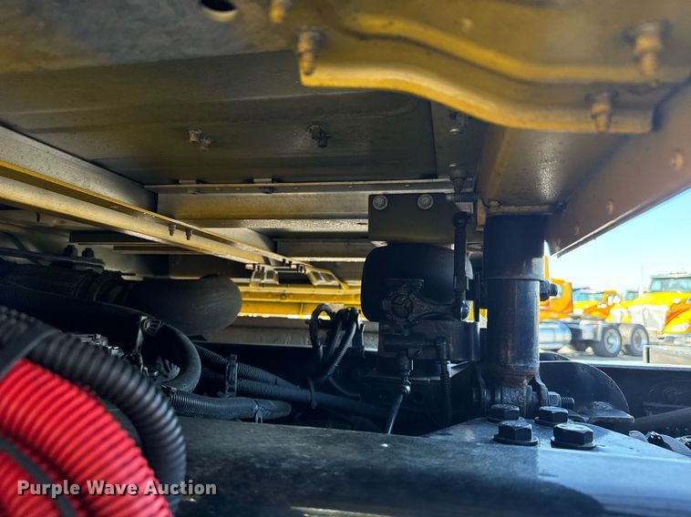 image for item EC3563 2022 Kenworth T680 semi truck