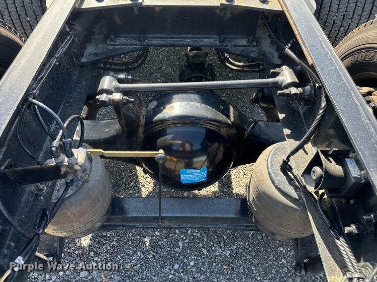 image for item EC3563 2022 Kenworth T680 semi truck