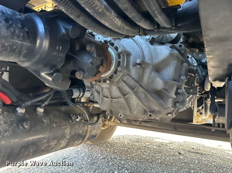 image for item EC3563 2022 Kenworth T680 semi truck