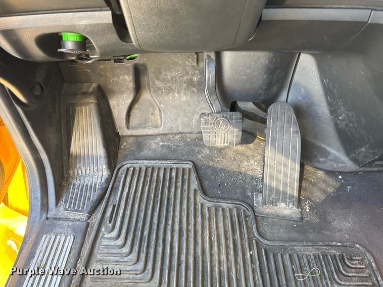 image for item EC3563 2022 Kenworth T680 semi truck