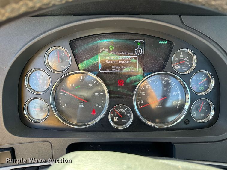 image for item EC3563 2022 Kenworth T680 semi truck