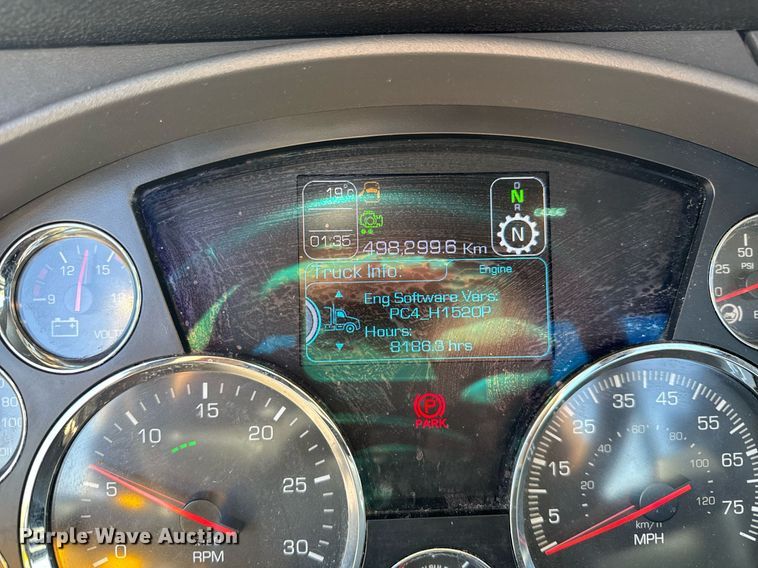 image for item EC3563 2022 Kenworth T680 semi truck