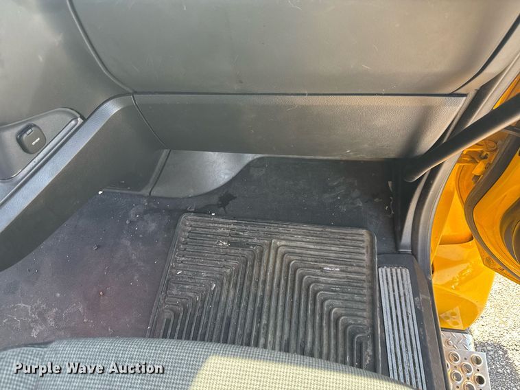 image for item EC3563 2022 Kenworth T680 semi truck