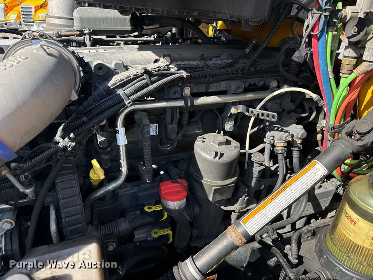 image for item EC3563 2022 Kenworth T680 semi truck