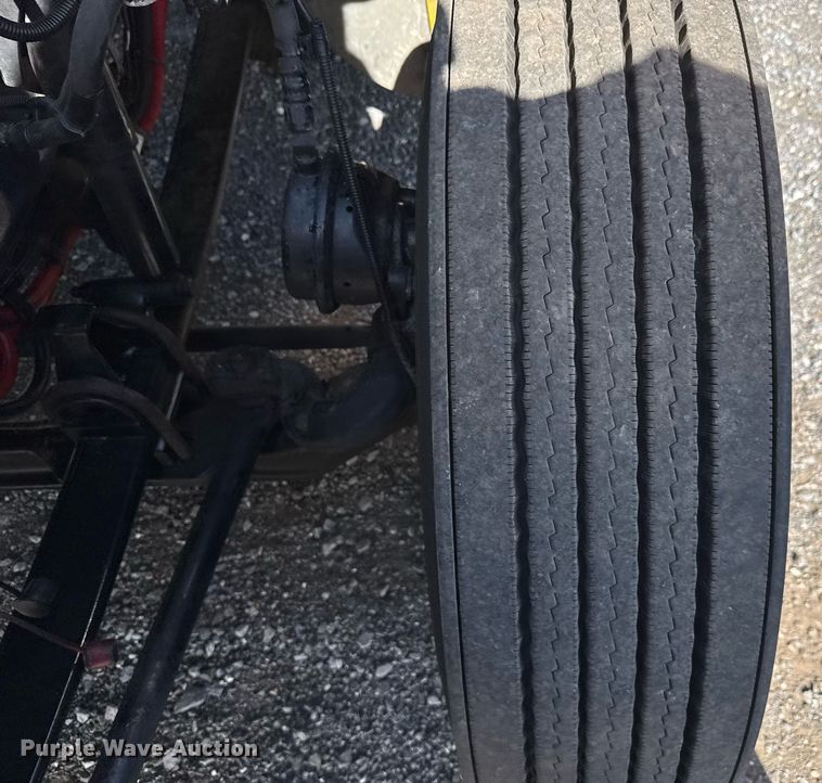 image for item EC3563 2022 Kenworth T680 semi truck