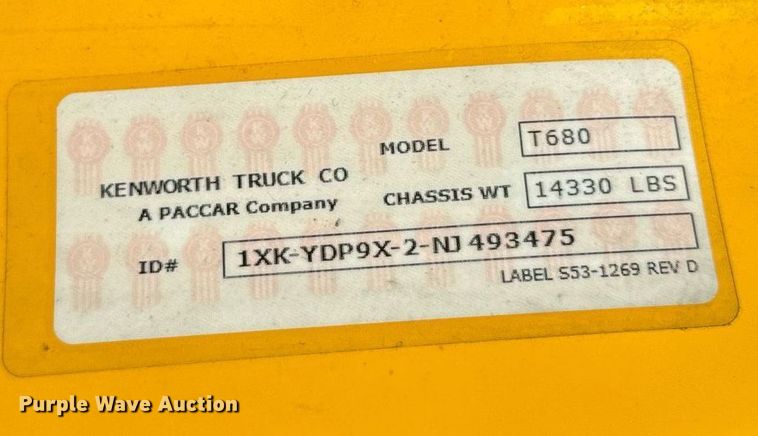 image for item EC3563 2022 Kenworth T680 semi truck