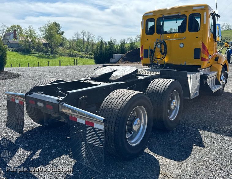 image for item EC3564 2022 Kenworth T680 semi truck