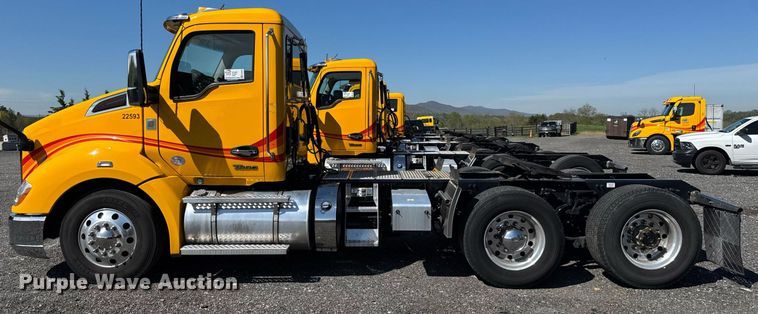 image for item EC3564 2022 Kenworth T680 semi truck