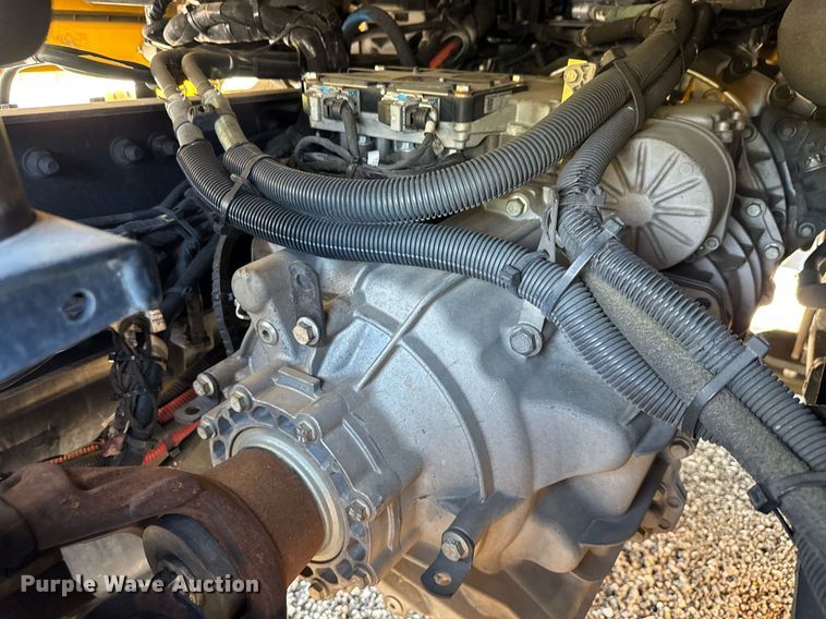 image for item EC3564 2022 Kenworth T680 semi truck