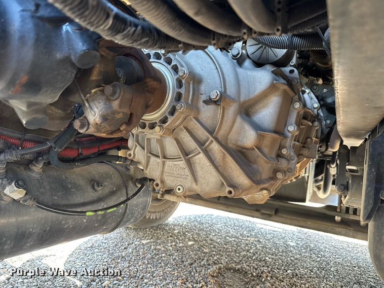 image for item EC3564 2022 Kenworth T680 semi truck