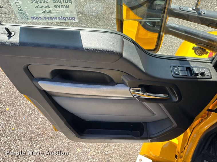 image for item EC3564 2022 Kenworth T680 semi truck