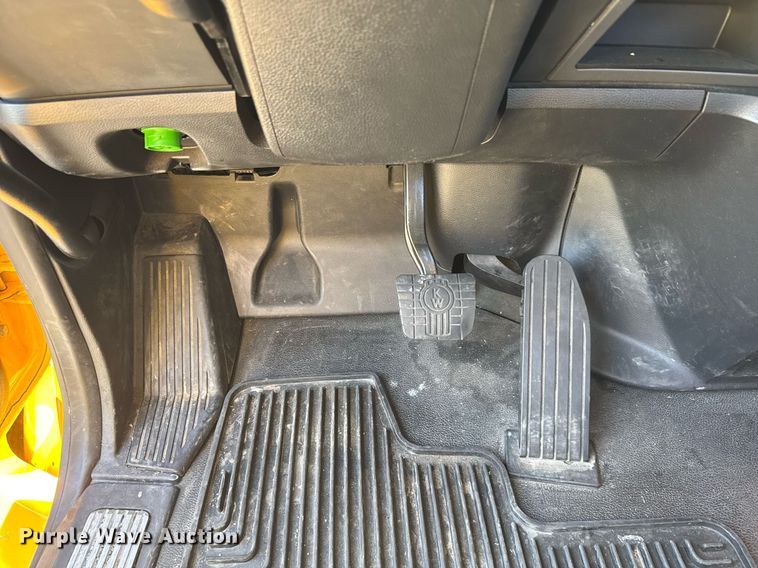 image for item EC3564 2022 Kenworth T680 semi truck