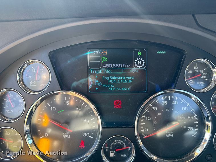 image for item EC3564 2022 Kenworth T680 semi truck