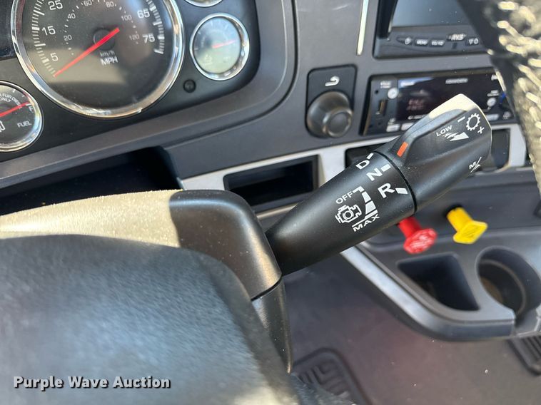 image for item EC3564 2022 Kenworth T680 semi truck