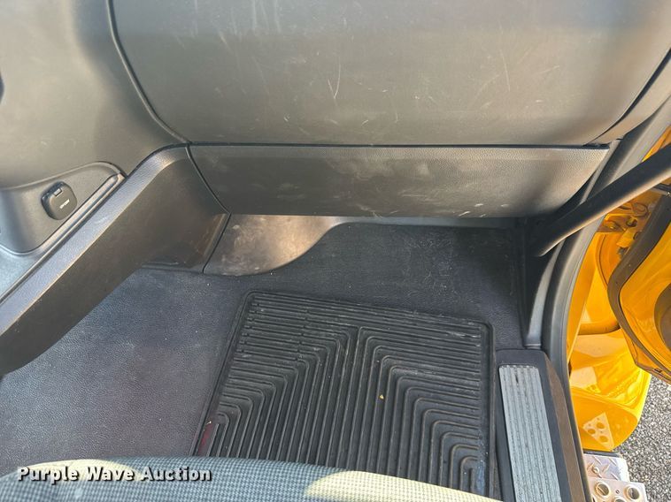 image for item EC3564 2022 Kenworth T680 semi truck