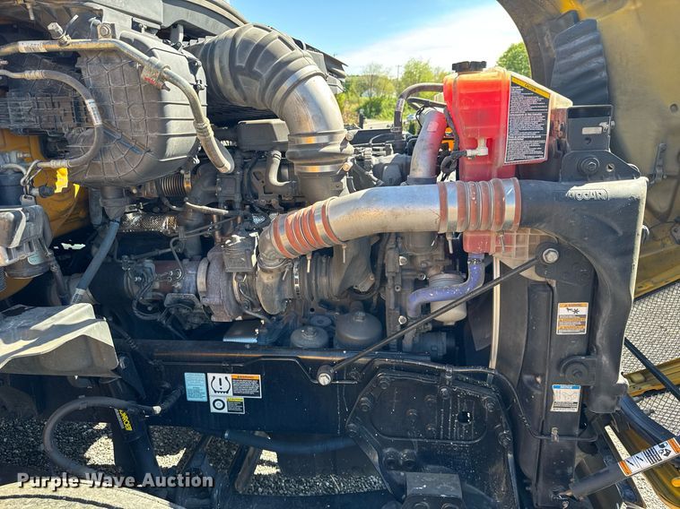 image for item EC3564 2022 Kenworth T680 semi truck