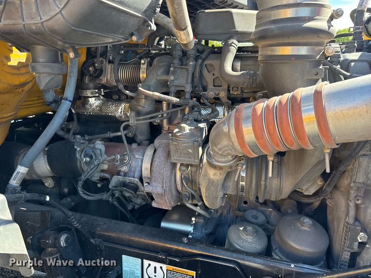 image for item EC3564 2022 Kenworth T680 semi truck