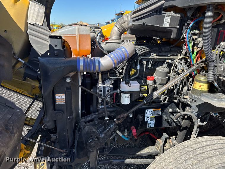 image for item EC3564 2022 Kenworth T680 semi truck