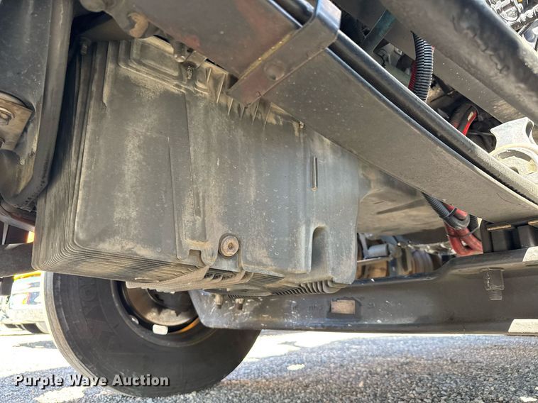 image for item EC3564 2022 Kenworth T680 semi truck