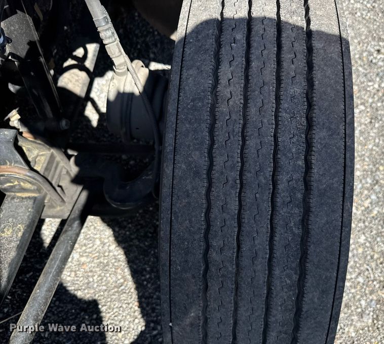 image for item EC3564 2022 Kenworth T680 semi truck