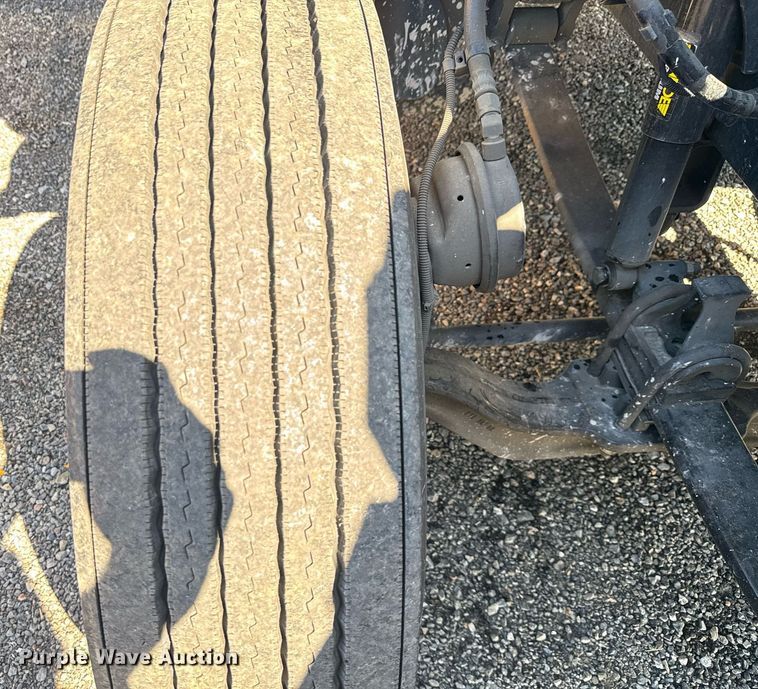 image for item EC3564 2022 Kenworth T680 semi truck